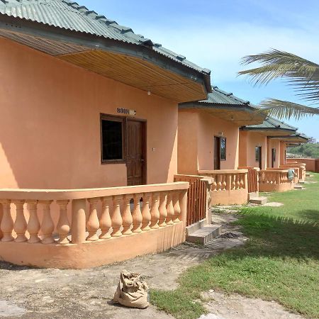 Comfort Beach Resort Biriwa Экстерьер фото