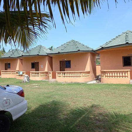 Comfort Beach Resort Biriwa Экстерьер фото