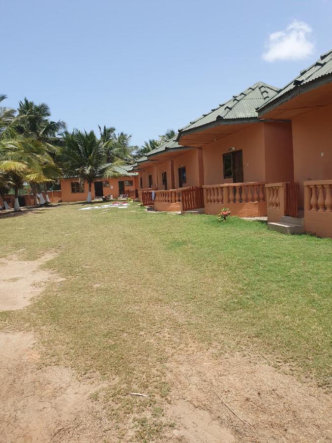 Comfort Beach Resort Biriwa Экстерьер фото